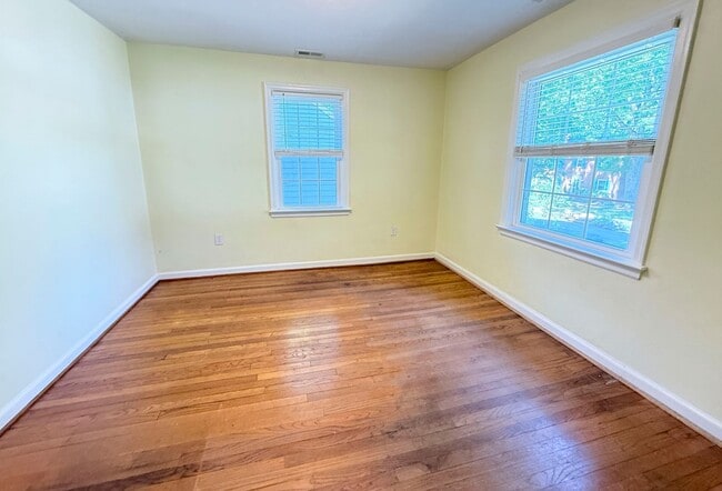 Building Photo - Beautiful 3BR/1.5BA Home in Newport News, VA - Move-in Ready!