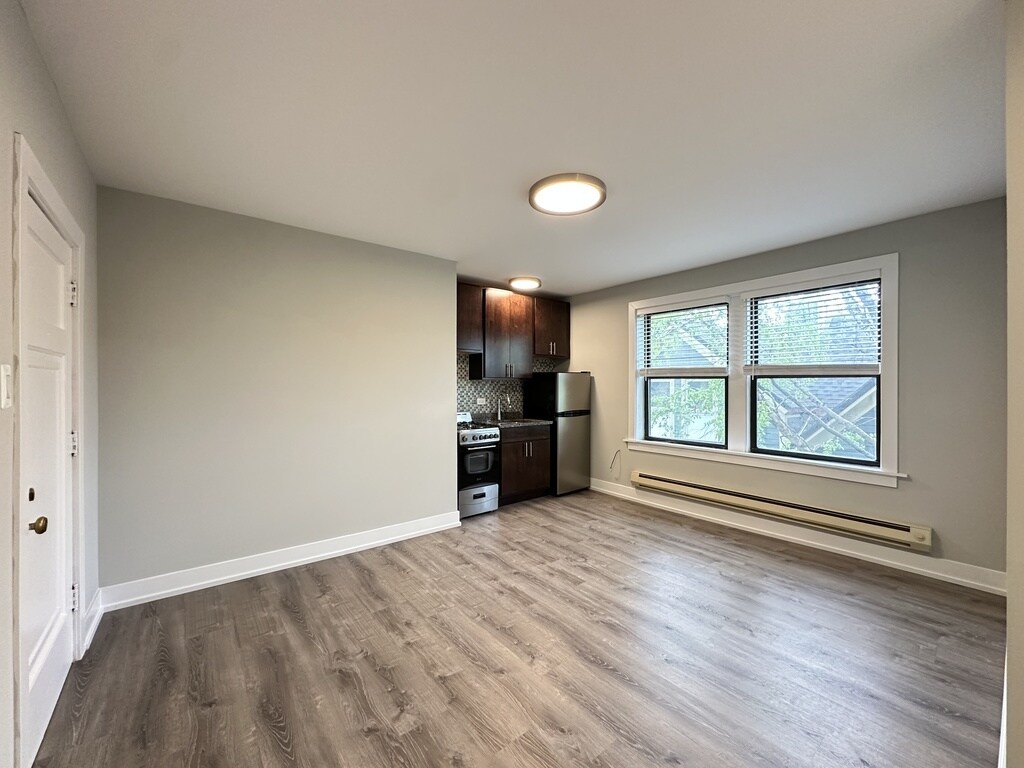 Building Photo - 4349 N Damen Ave