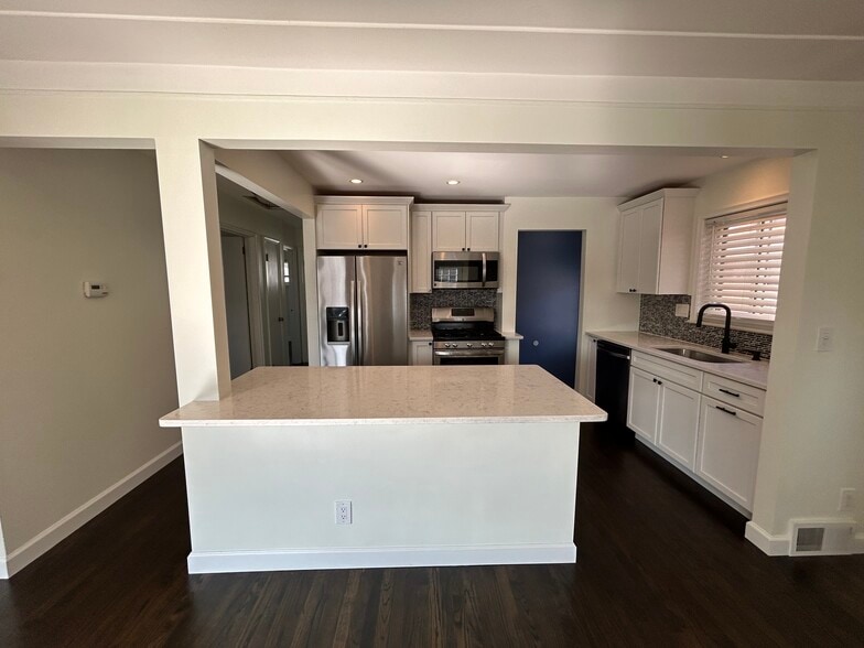 Building Photo - 52 Elmsford Dr