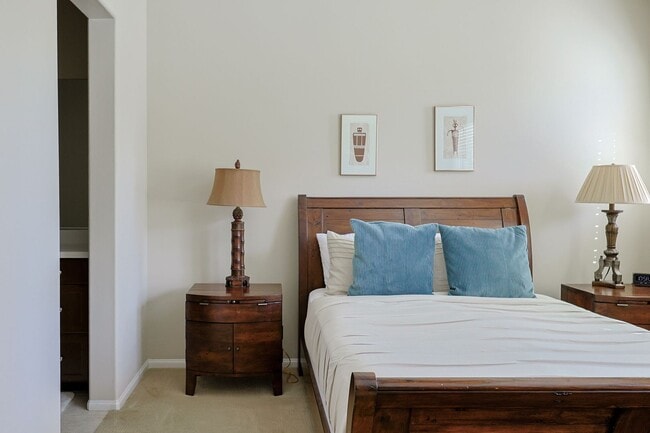 Building Photo - Fully Furnished 2-Bed, 2.5-Bath Home with ...