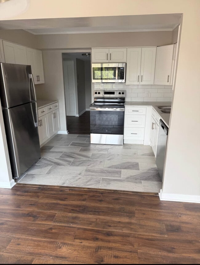 Building Photo - 822 N Fort Thomas Ave