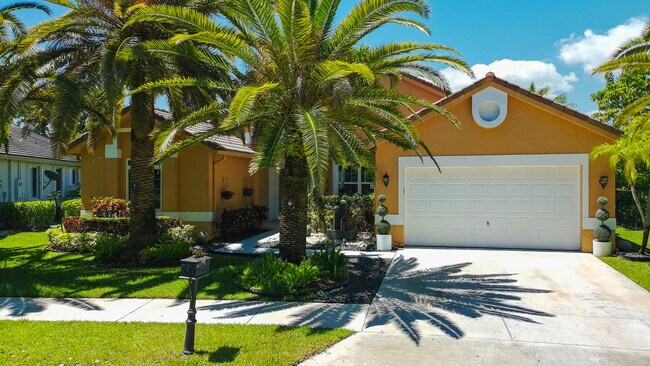 Building Photo - 3043 Lakewood Dr