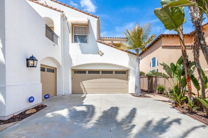Building Photo - 6213 Paseo Privado