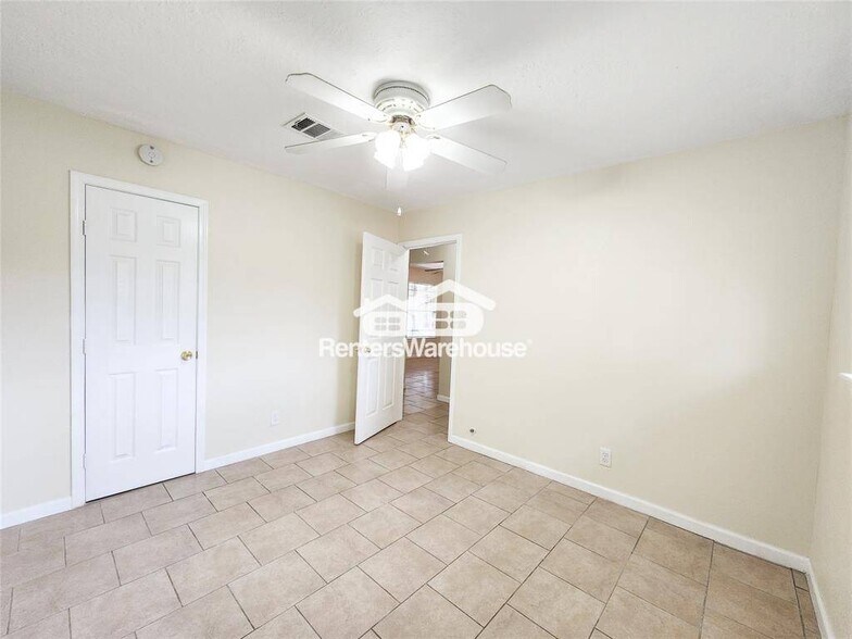 Building Photo - 810 Thistle St