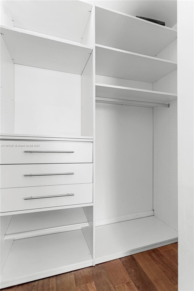 Building Photo - 927 Euclid Ave