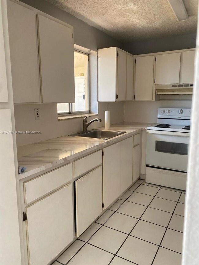 Building Photo - 2735 W 52nd St
