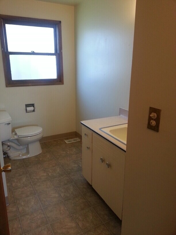 Building Photo - Available Now! 3 bedroom ~ 1.5 Bathroom House Centrally Located in Corvallis