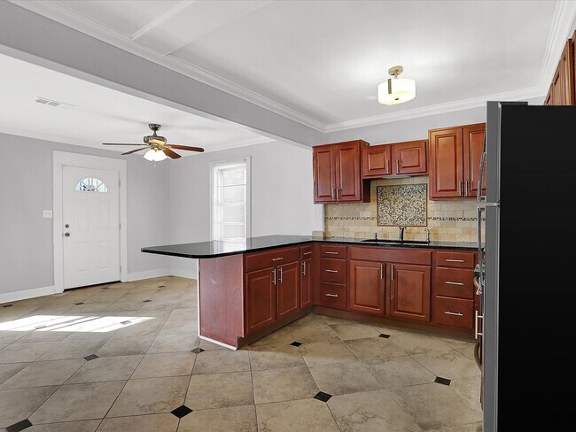 Building Photo - 1840 Manila Ave