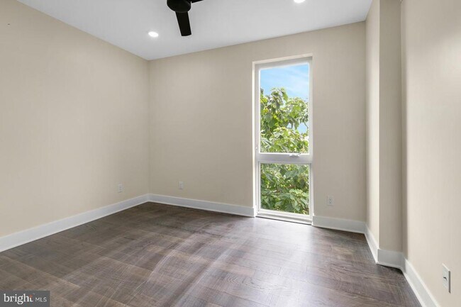 Building Photo - 1868 Frankford Ave