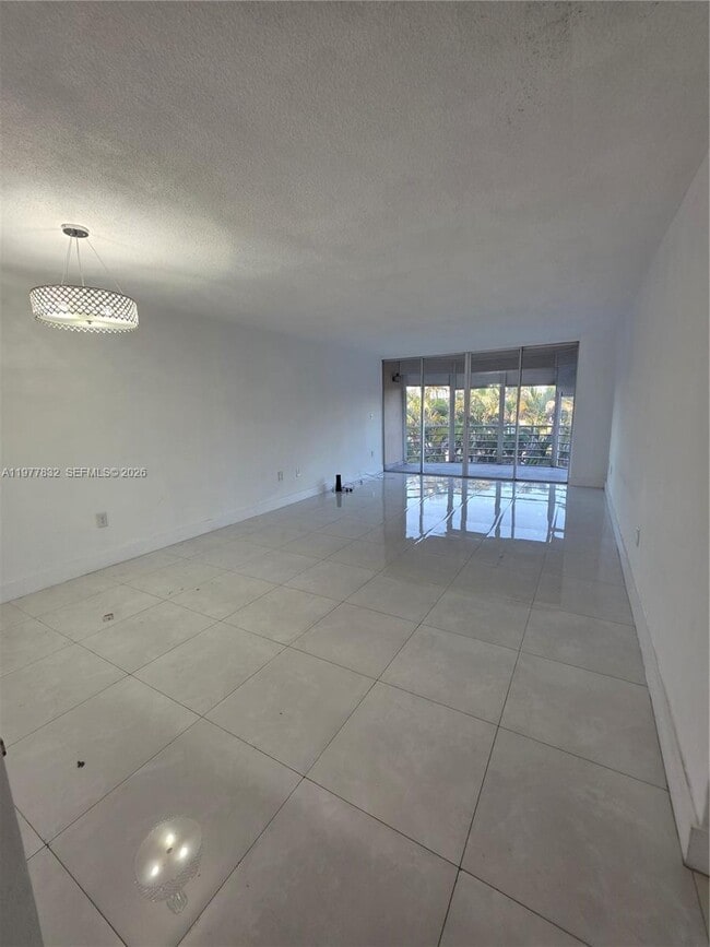 Building Photo - 1351 NE 191st St