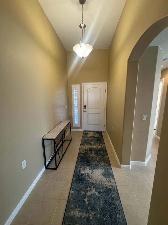 Building Photo - Beautiful 2 Bed / 2 Bath Home in Sun River 55+ Community!!