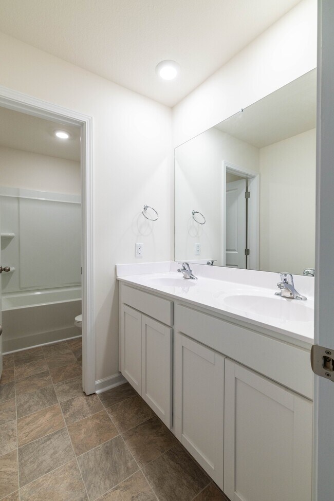 Building Photo - 4714 Willow Bluff Cir