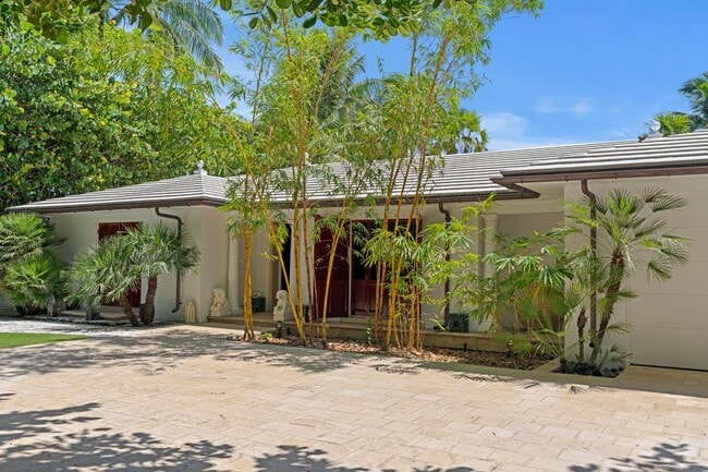 Building Photo - 7500 S Flagler Dr