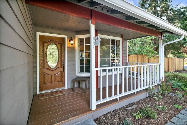 Building Photo - Lakeside Living in Lacey's Lake Forest Nei...