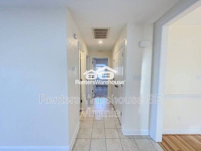 Building Photo - 100 Burnetts Ct
