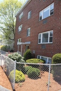 Building Photo - Charming 2 Bedroom-No Broker Fee