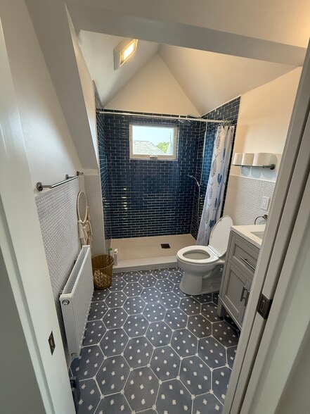 Building Photo - 96 Munroe St