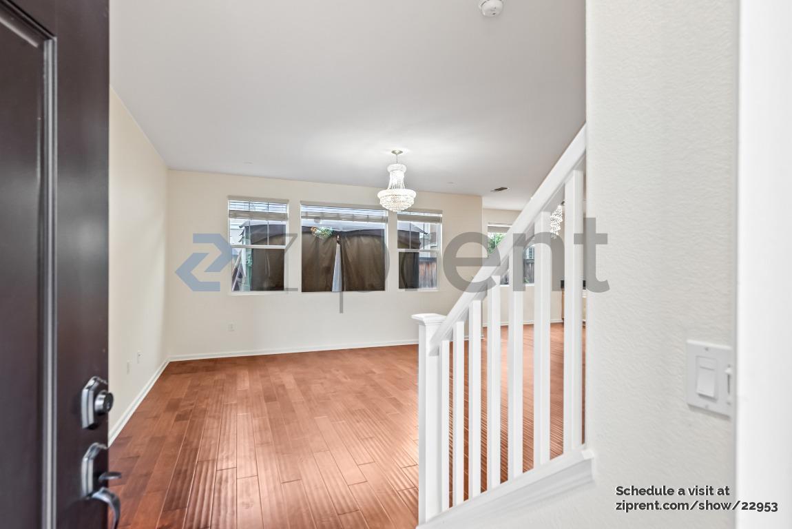 Building Photo - 334 Pacifica Dr