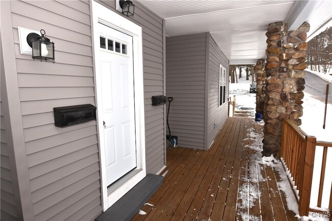 Building Photo - 137 Genesee St