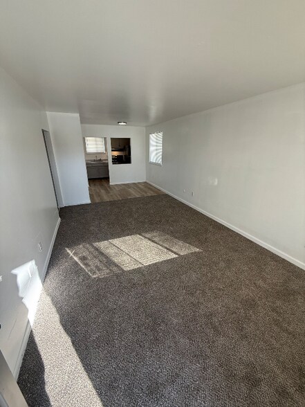 Building Photo - 800 Cedar St