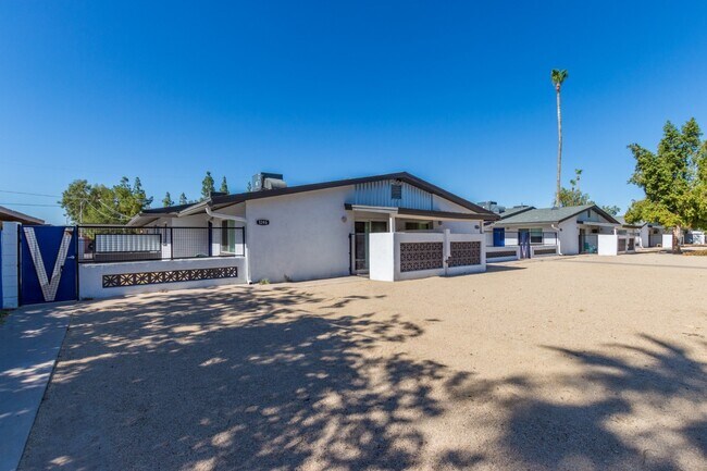 Building Photo - Charming Studio in Tempe!