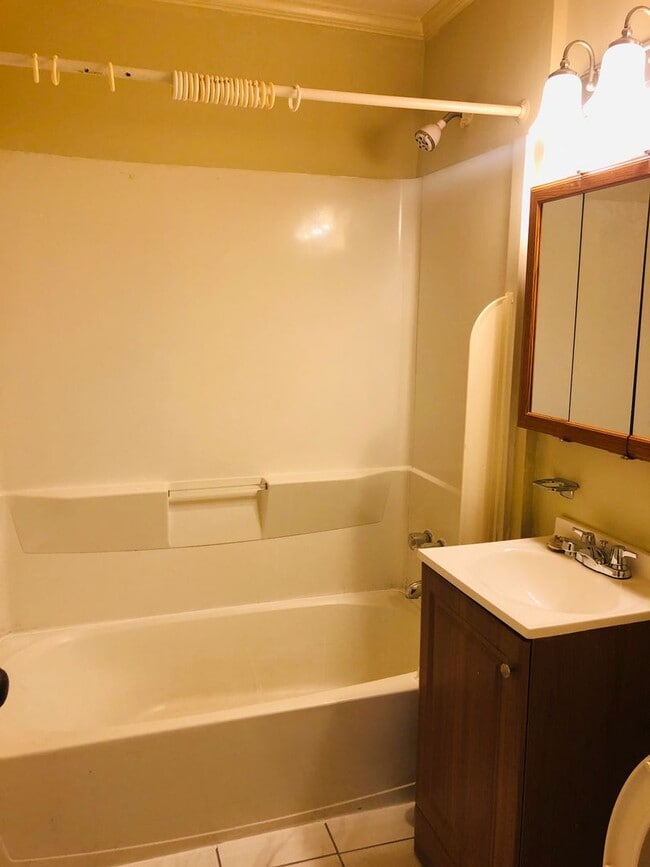 Building Photo - Adorable 3 bdrm/1 bath Home Located in Desirable West End!