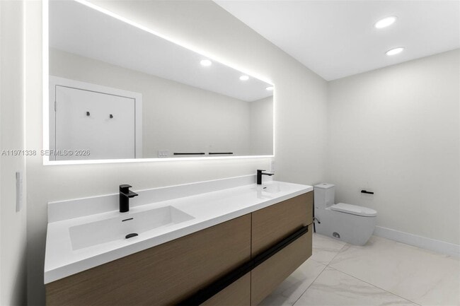 Building Photo - 900 Biscayne Blvd