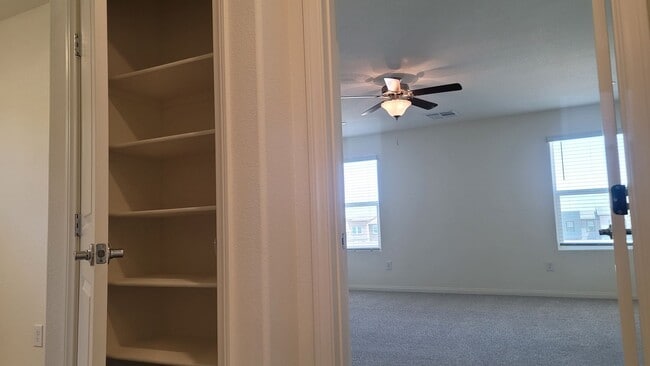 Building Photo - 5-Bed, 3-Bath Home in Spectrum Falls