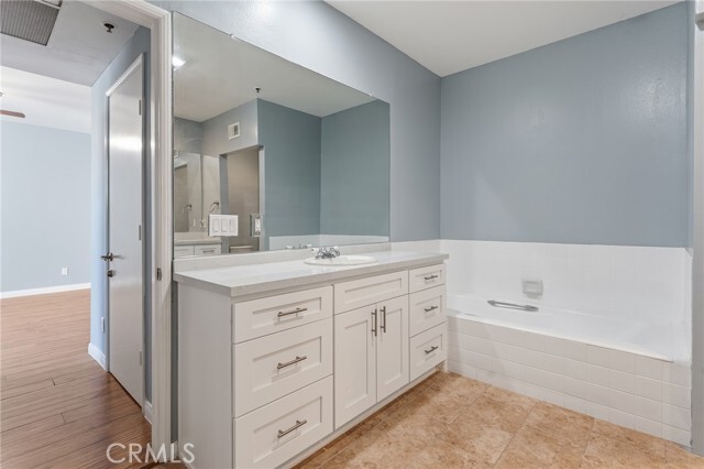 Building Photo - 5350 White Oak Ave