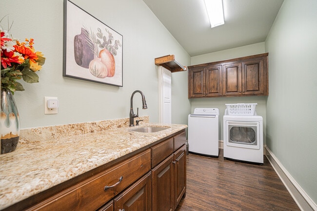 Building Photo - 1610 Olympic Drive