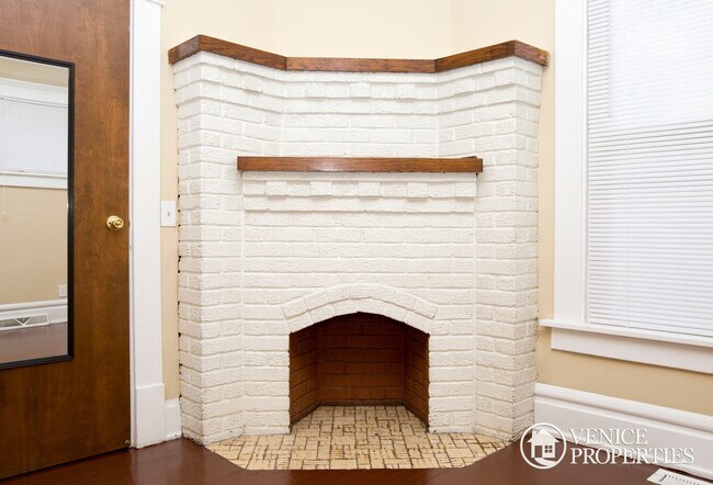 Building Photo - 66 E Northwood Ave
