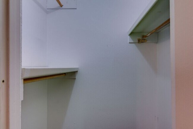 Building Photo - 2401 Brookridge Dr