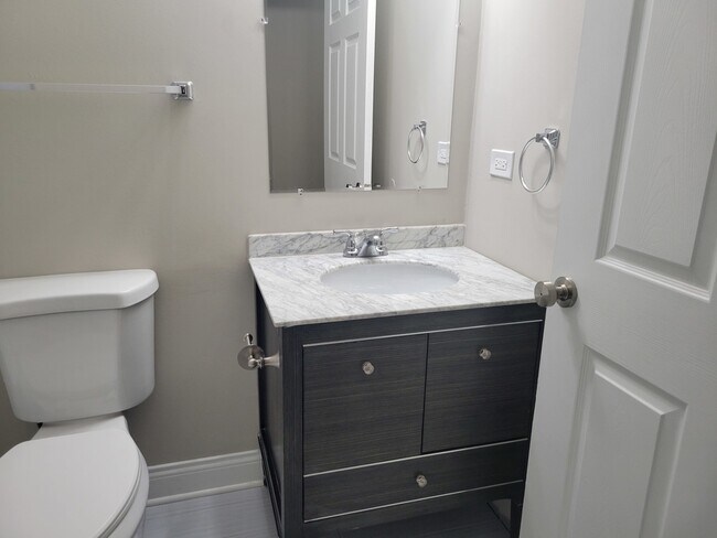 Building Photo - 817 S Kedzie Ave