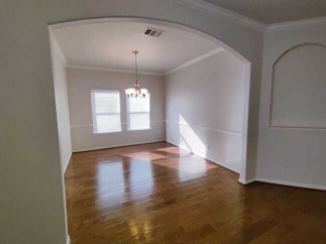 Building Photo - Gorgeous two story house (4BD/3BA) with a ...