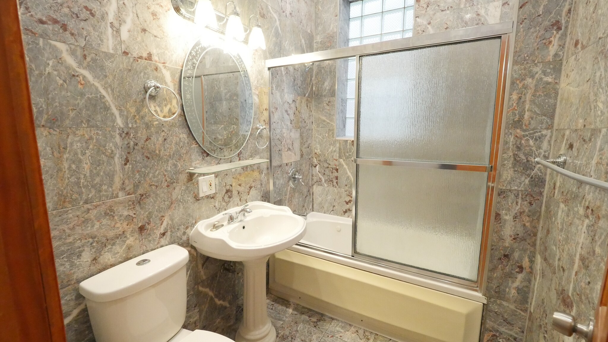 Building Photo - 1422 N Maplewood Ave