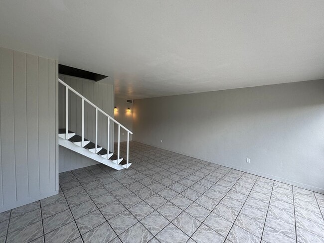 Building Photo - "Second Month of Rent FREE" Charming 2 Bed...