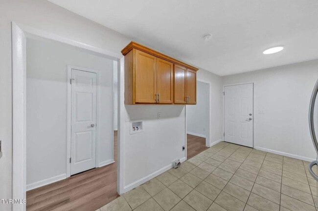 Building Photo - Newly renovated 3 Bedroom 2 Bathroom Home located in Jefferson City, TN