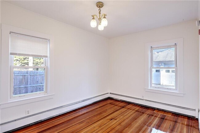 Building Photo - 292 Pleasant St