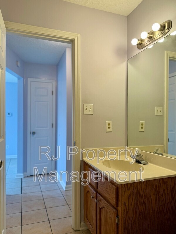 Building Photo - 5353 Farm Ridge Dr