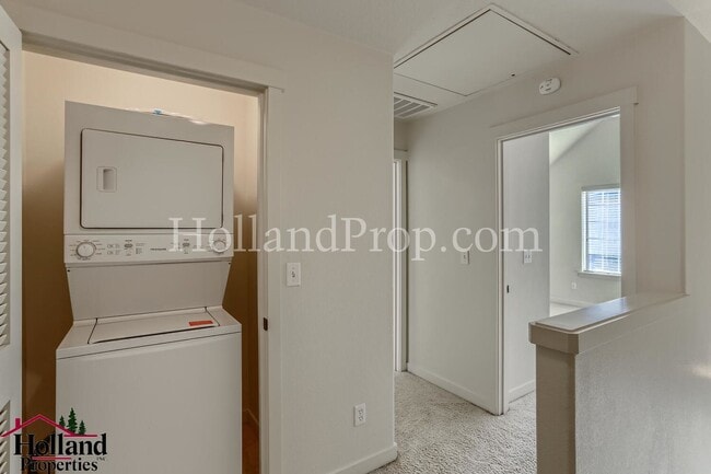 Building Photo - 838 NE Wheelock Pl