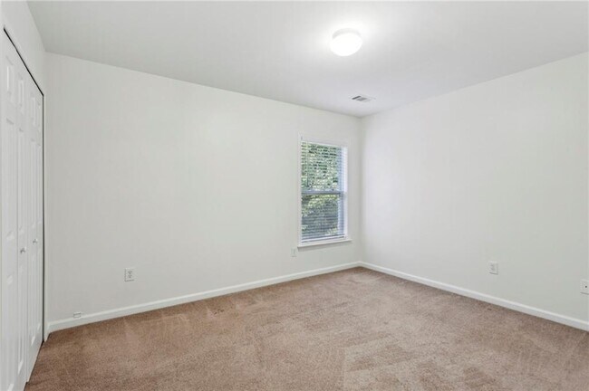 Building Photo - 952 Mill Creek Ave