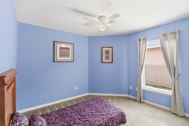 Building Photo - Single Family Home in Davenport now Available For Rent!