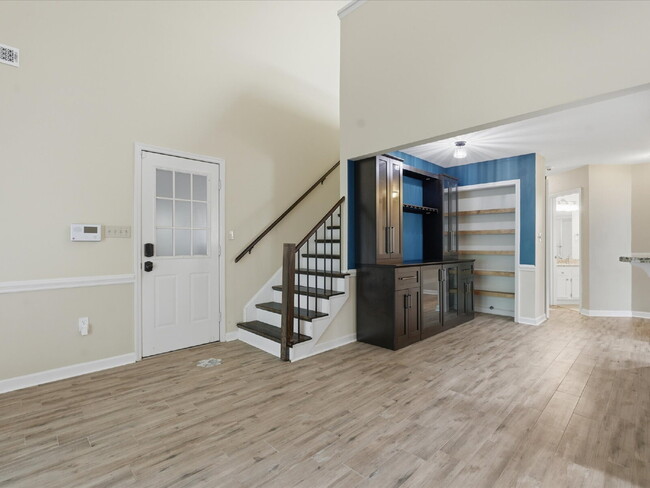 Building Photo - 9437 Fairmead Dr