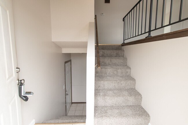 Building Photo - 1584-1586 Sonora Dr