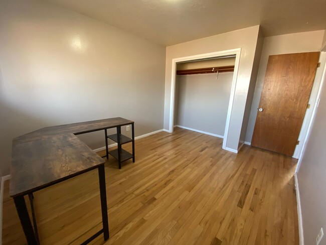 Building Photo - Move-In Special **$500 OFF your first mont...