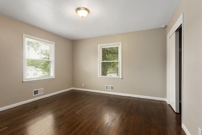 Building Photo - 1219 W 35th St