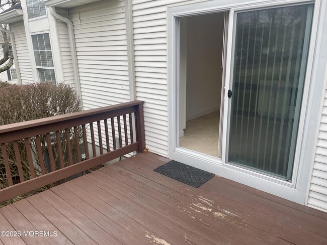 Building Photo - 44 Racquet Rd