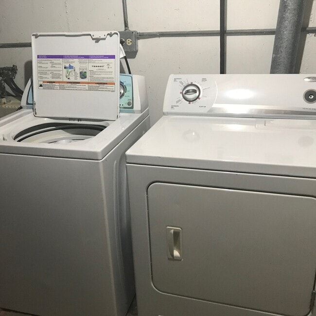 Building Photo - 320 W Inverrary Ln