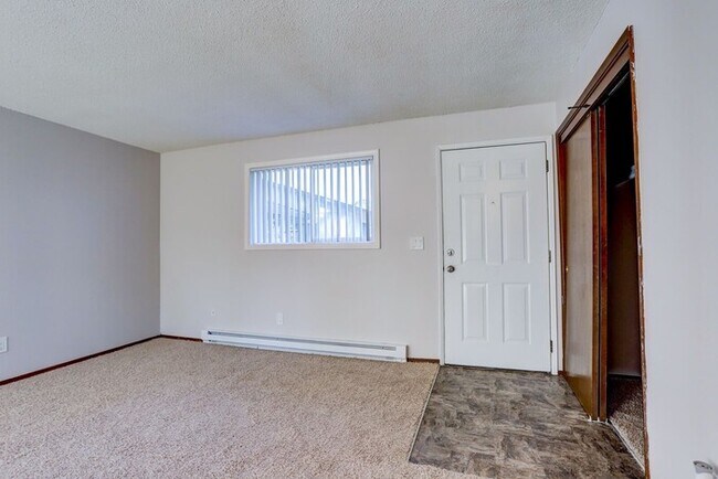 Building Photo - 1 Bed / Bath Available soon! Washer/Dryer in unit!