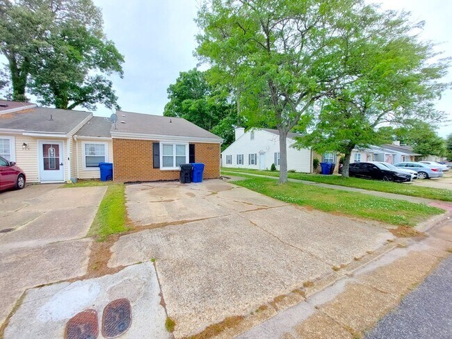 Building Photo - Beautiful Virginia Beach TownHome | 3BR, 2BA